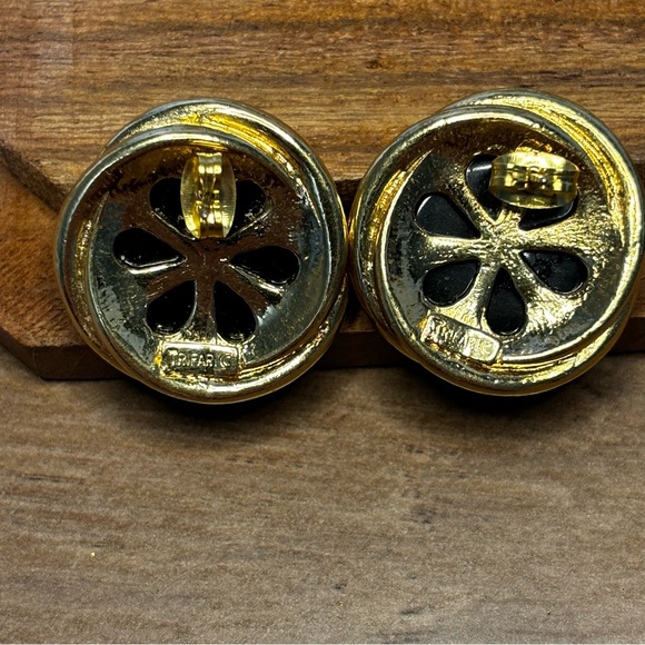 Vintage Crown Trifari copyright gold tone and black pierced earrings. - Picture 7 of 7